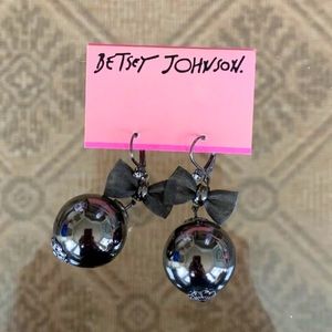 Betsey Johnson Earrings balls with metal bow